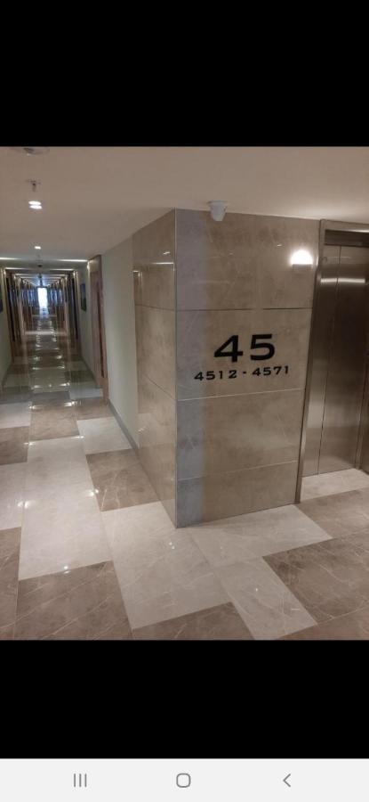 ORBI APARTMENTS на 45 этаже с прекрасным видом Батумі Екстер'єр фото