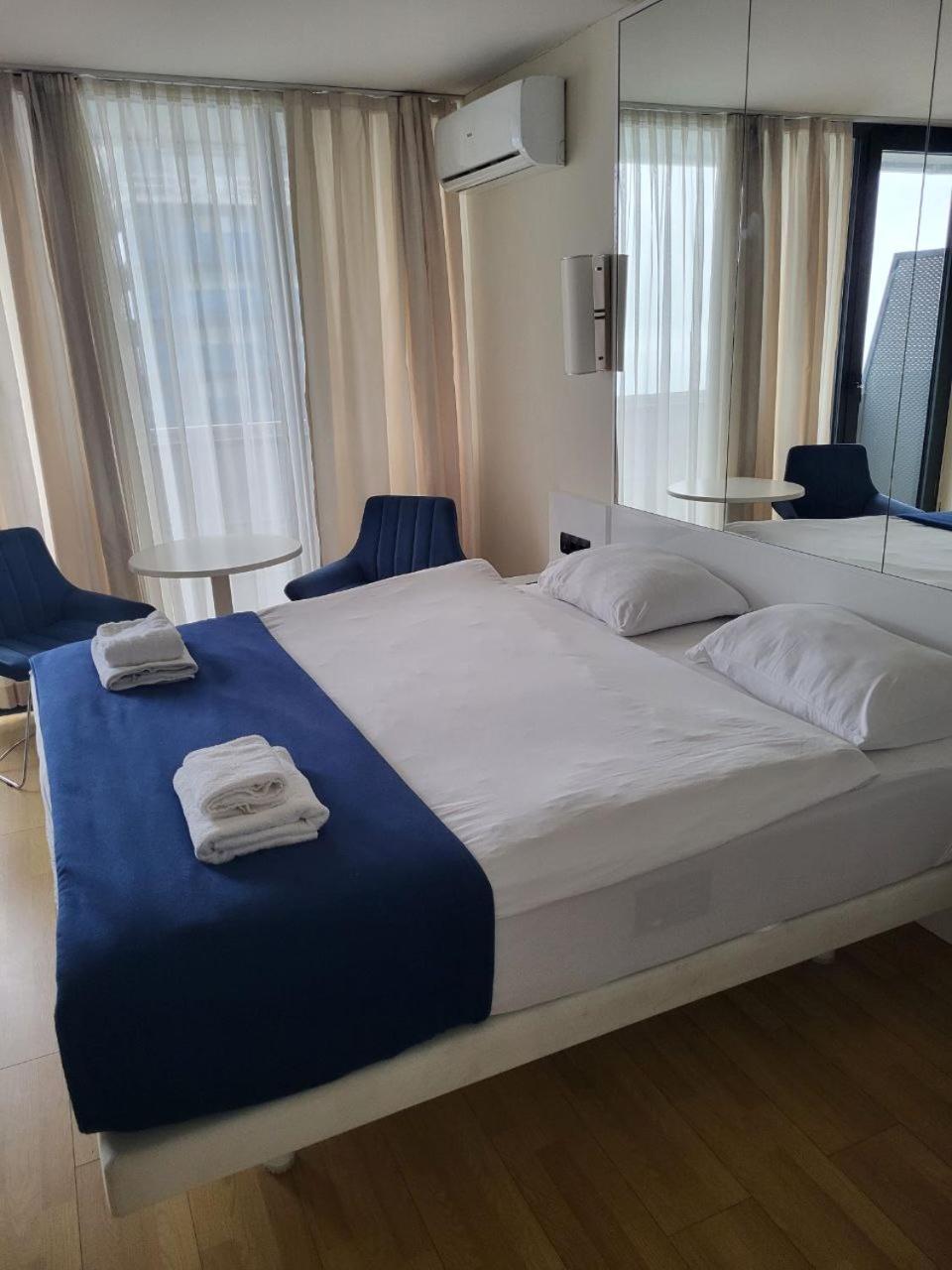 ORBI APARTMENTS на 45 этаже с прекрасным видом Батумі Екстер'єр фото